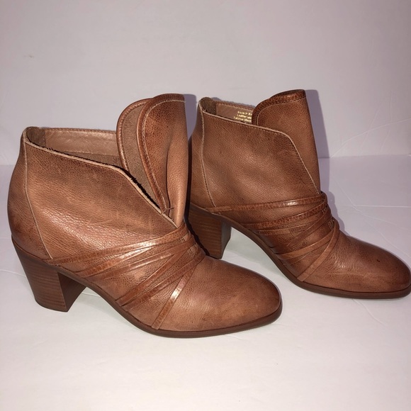 Bernardo Cognac Tumbled Oil Leather Booties  S 6.5 - Picture 3 of 9